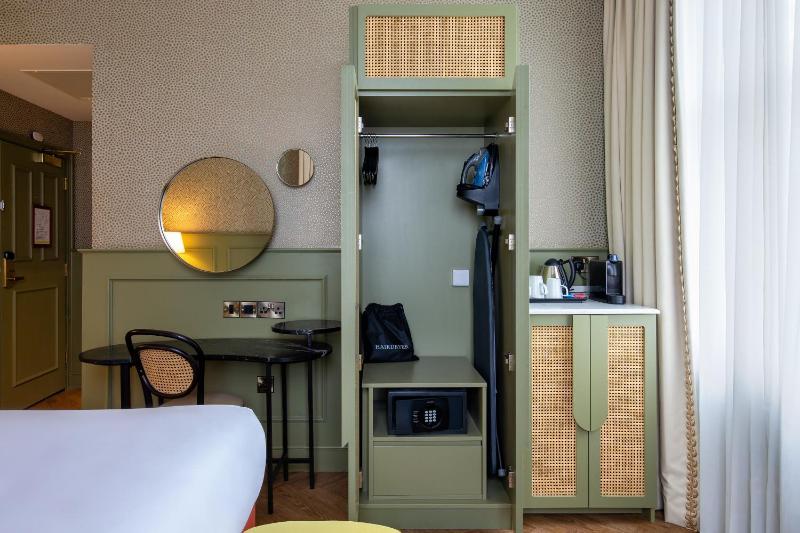 George Walton Deluxe King Room image 4