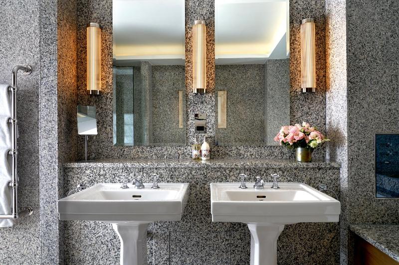 Deluxe Junior Suite image 3