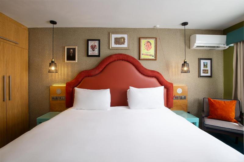 George Walton Deluxe King Room image 3