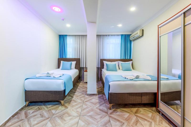Twin Room image 1