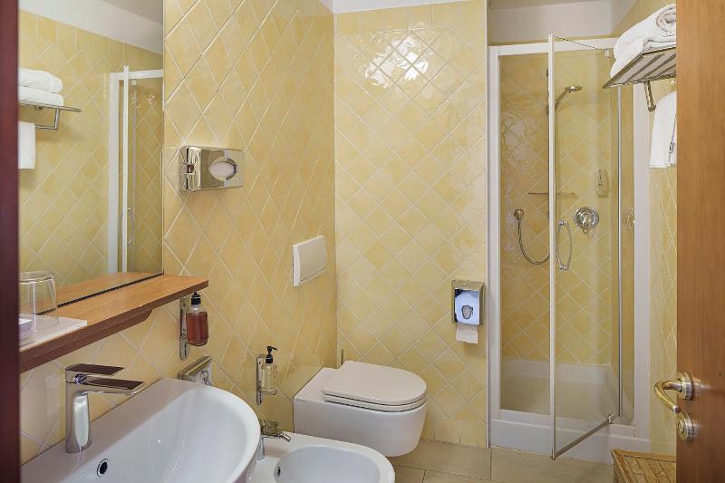 Classic Triple Room image 3
