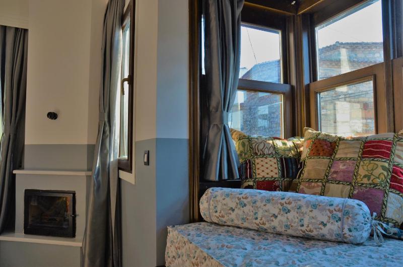 Suite with Bay Window image 3