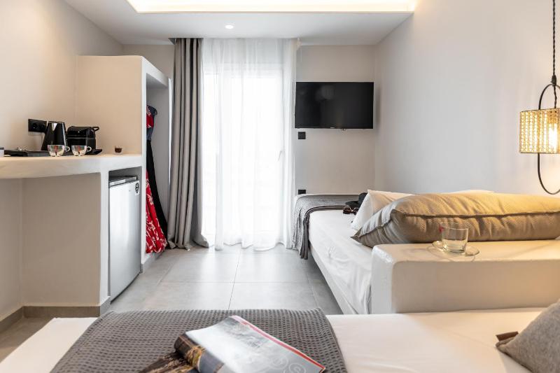 Two-Bedroom Deluxe Apartment image 3