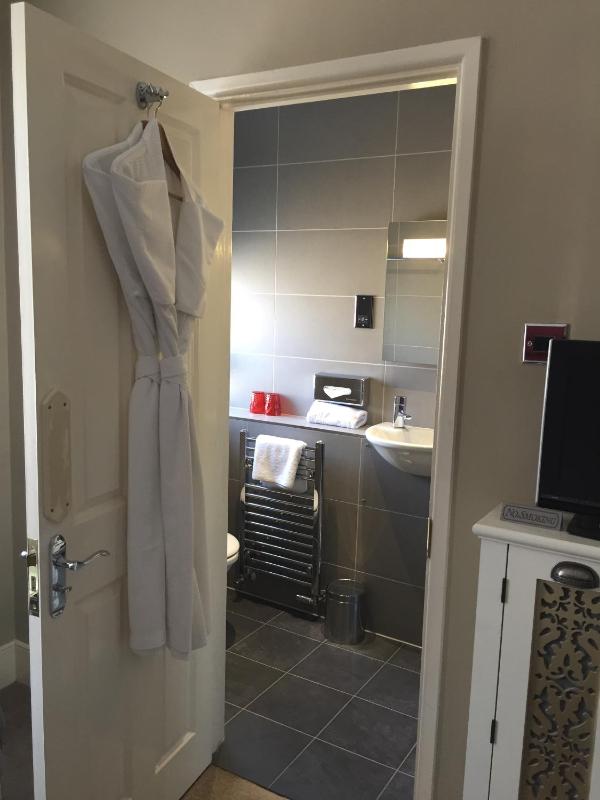 Standard Double Room image 3