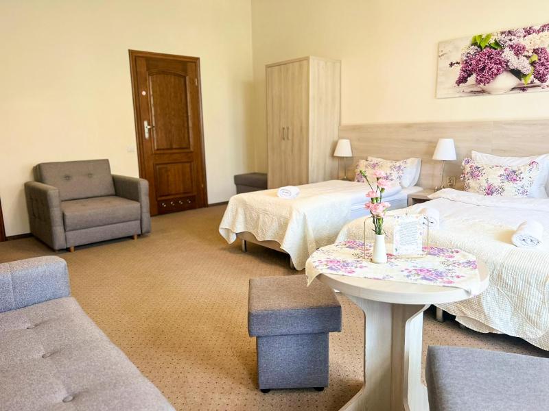 Quadruple Room with Bathroom image 3