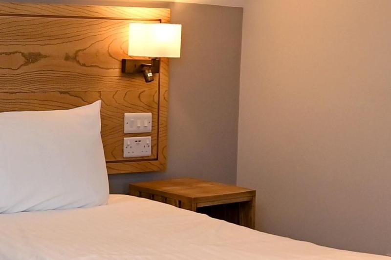 Standard Twin Room image 2