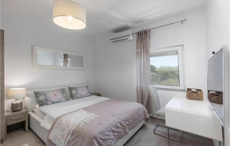 Queen Room image 1
