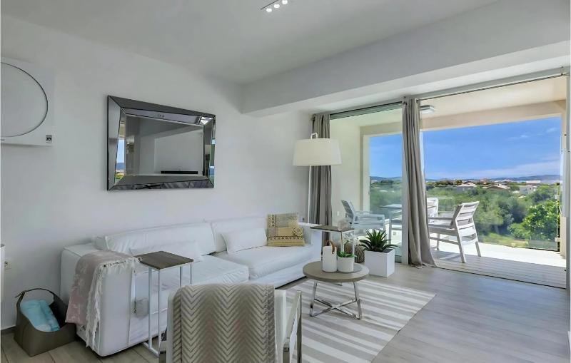 Superior Apartment image 3
