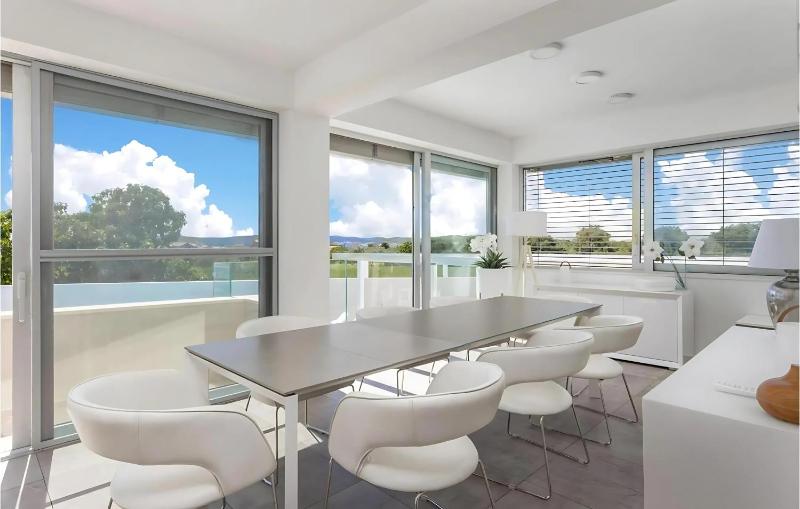Apartment with Pool View  image 4