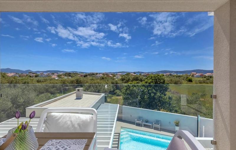 Suite with Pool View image 1
