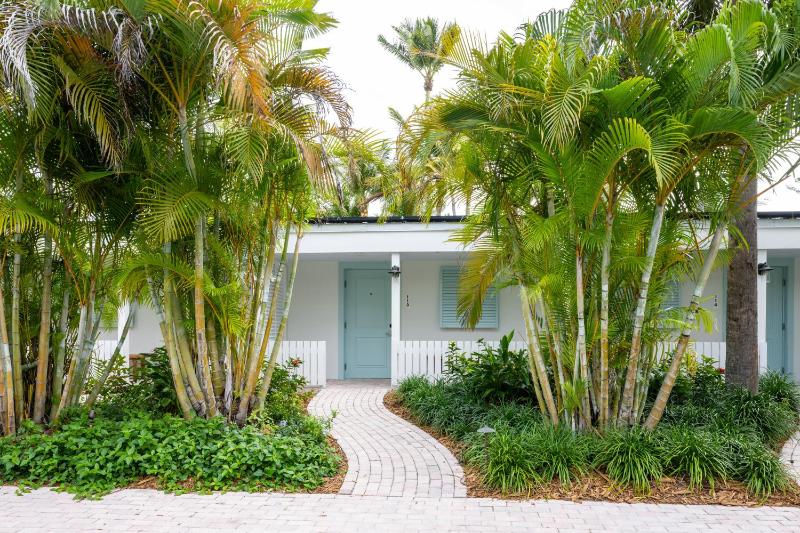 Brand New Tropical View Bungalow King image 2