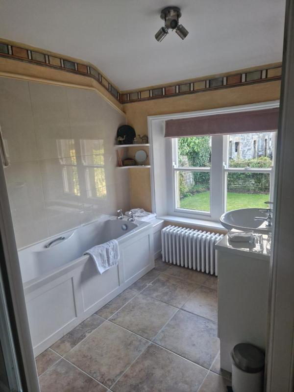 Twin Room image 3