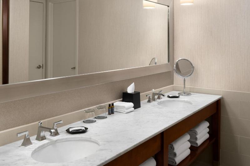 One-Bedroom King Suite  image 3