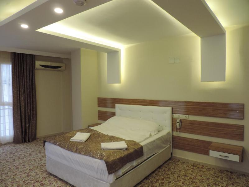 Double Room with Balcony (2 Adults + 1 Child) image 3