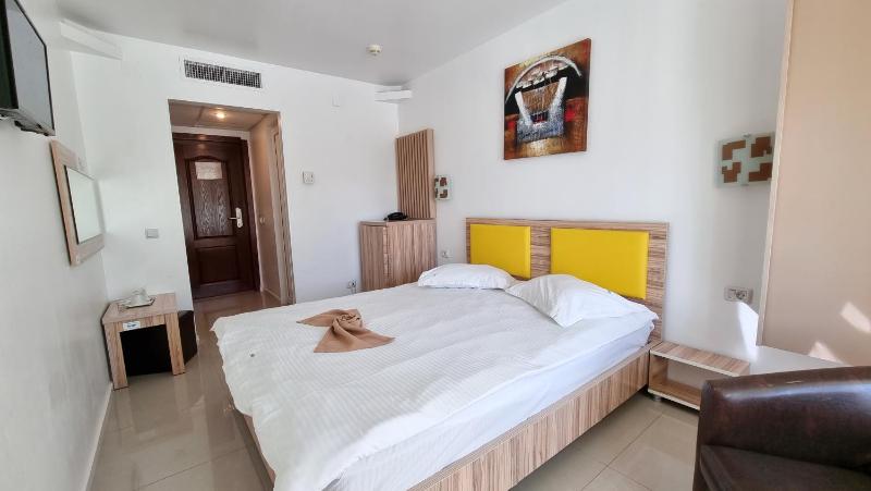 Double or Twin Room image 3