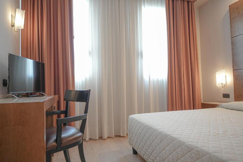 Single Room image 4