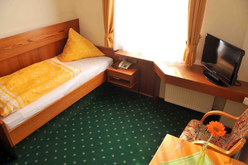 Single Room image 4