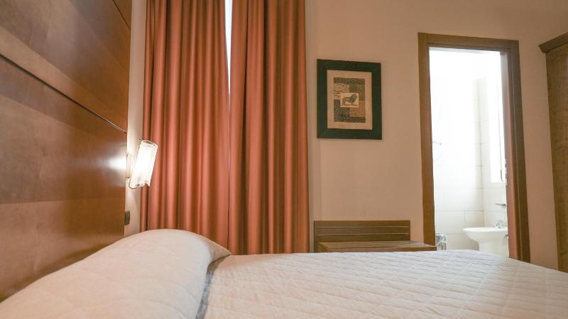 Double or Twin Room image 3