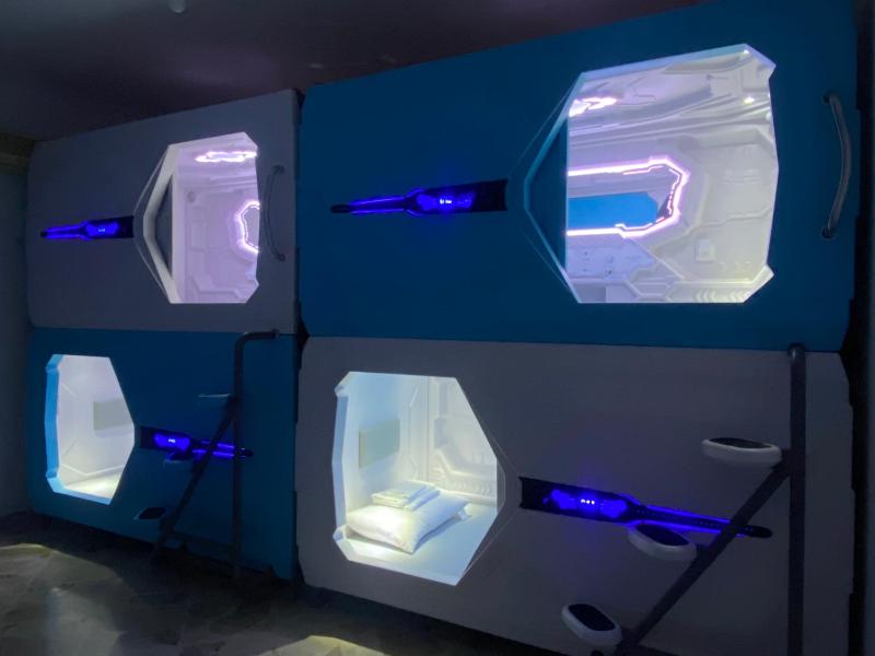 Mermaid Space Capsule Hostel Palermo - image 38