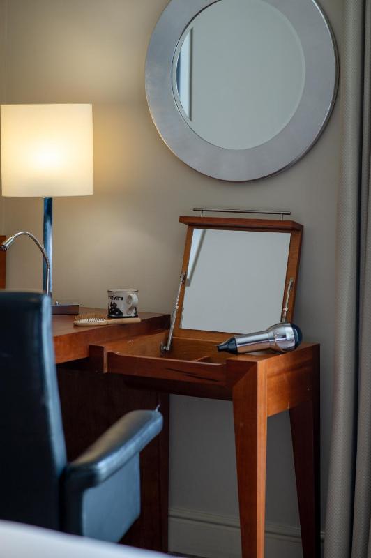 Twin Room image 3