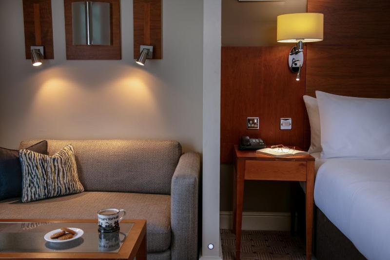 Twin Room image 4