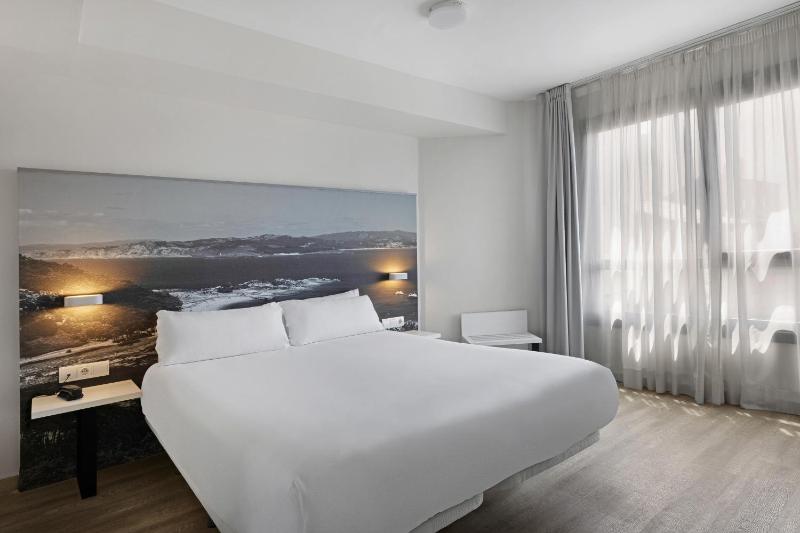 Standard Queen Room image 3