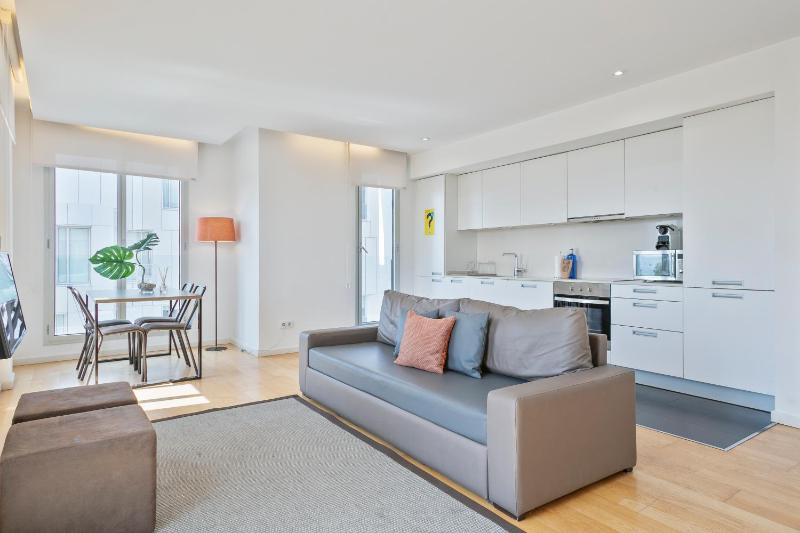 Business Apartment with Sea View image 1