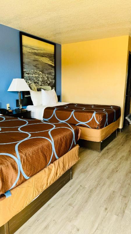 Double Room with Two Double Beds - Smoking image 3