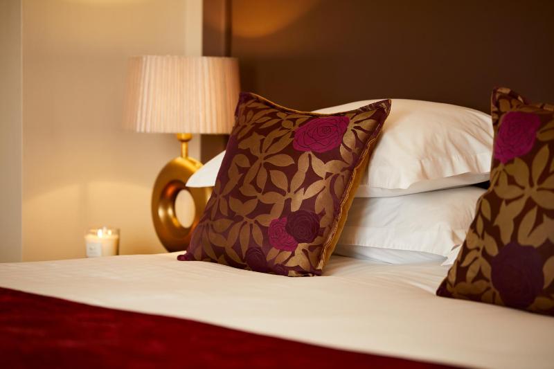 Standard Twin Room image 4
