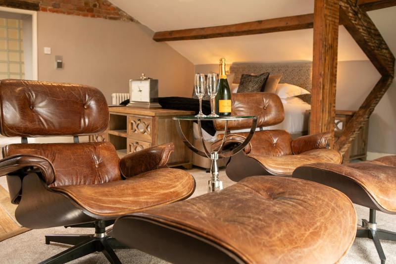 Penthouse Honeymoon Suite image 1