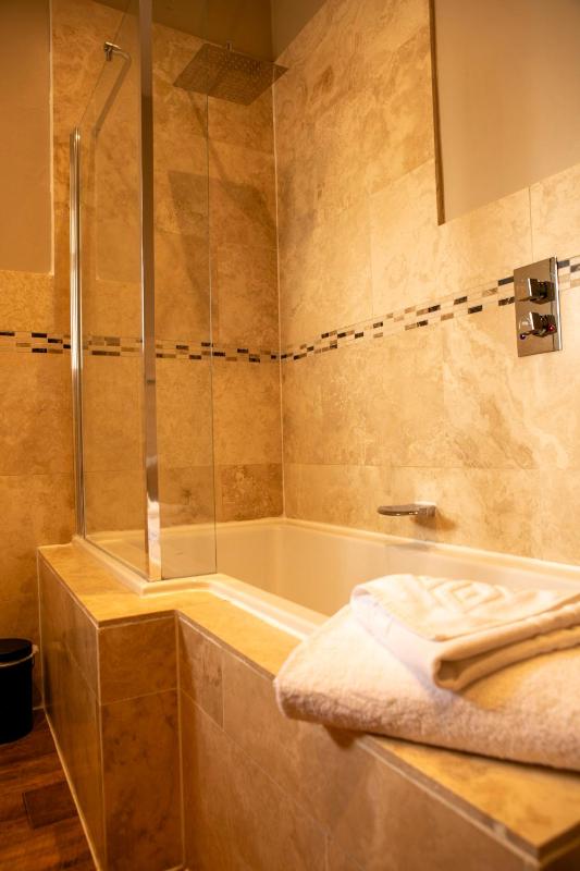Double Room with Bath and Shower image 1