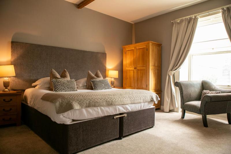 Luxury Double or Twin Room with Bath image 4