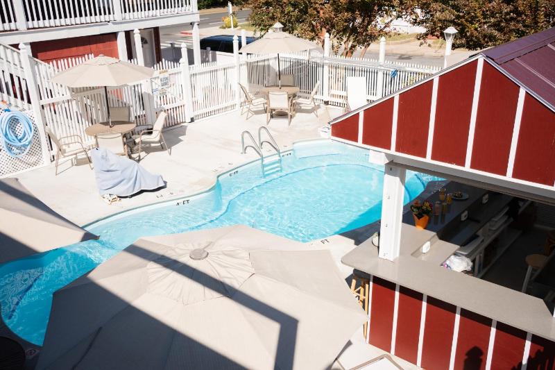 Main Bldg- Pool Front Room image 2