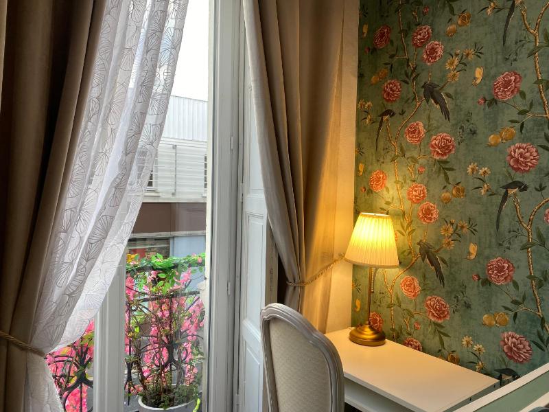 Single Room with Private External Bathroom image 4