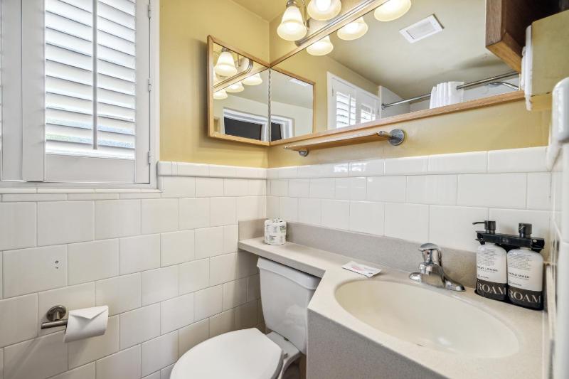 Double Room with Two Double Beds and Garden View - Accessible/Non-Smoking image 1