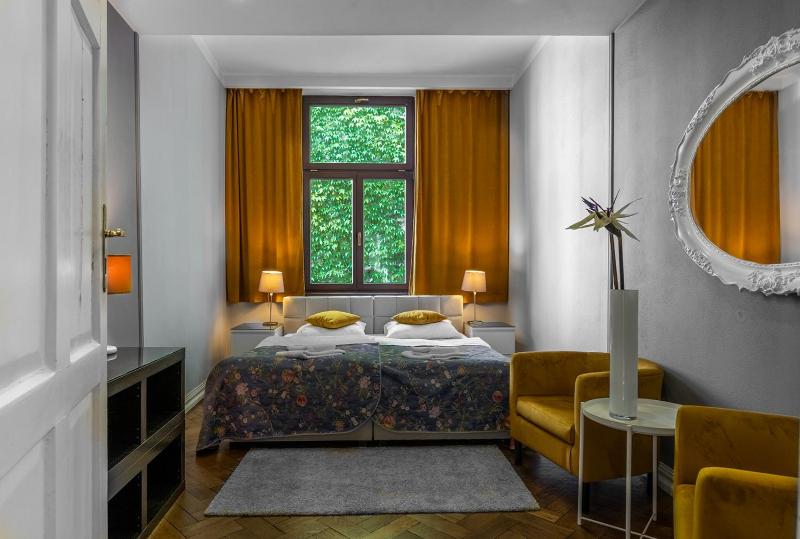 One-Bedroom Apartment with Courtyard View (4 adults) - 23 Sławkowska Street image 1