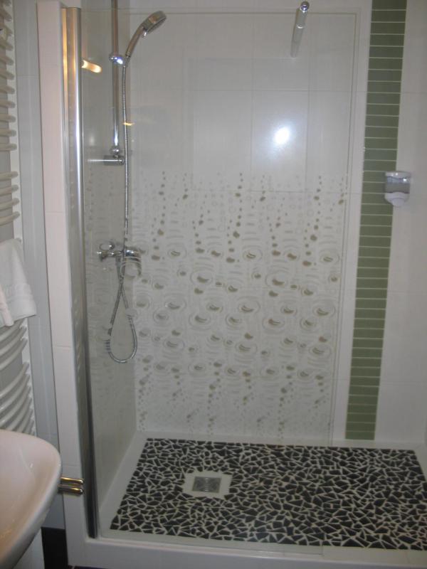 Queen Room with Balcony image 4