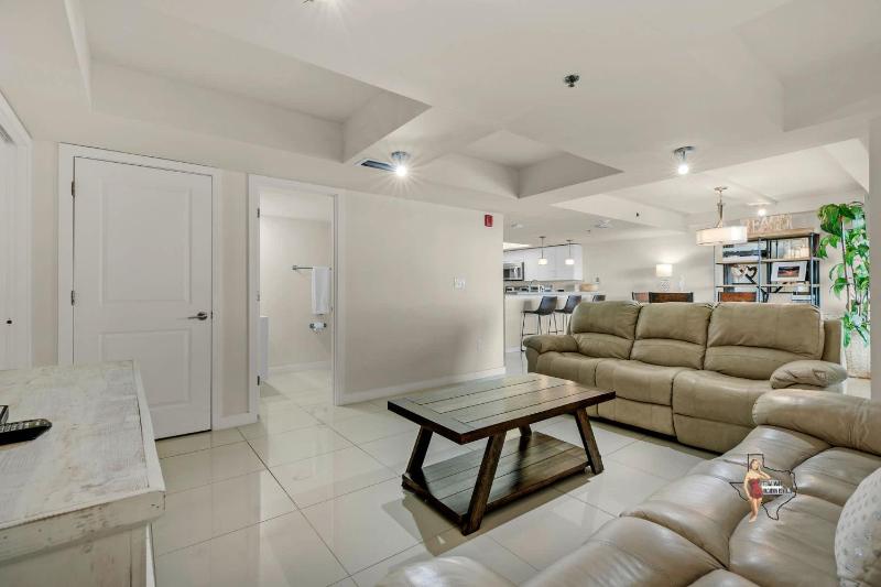 Bahia Mar-Solare Tower Beachfront Resort with Two Pools - image 47