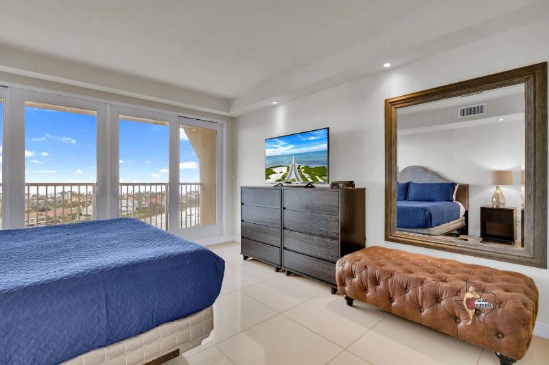 Bahia Mar-Solare Tower Beachfront Resort with Two Pools - image 36