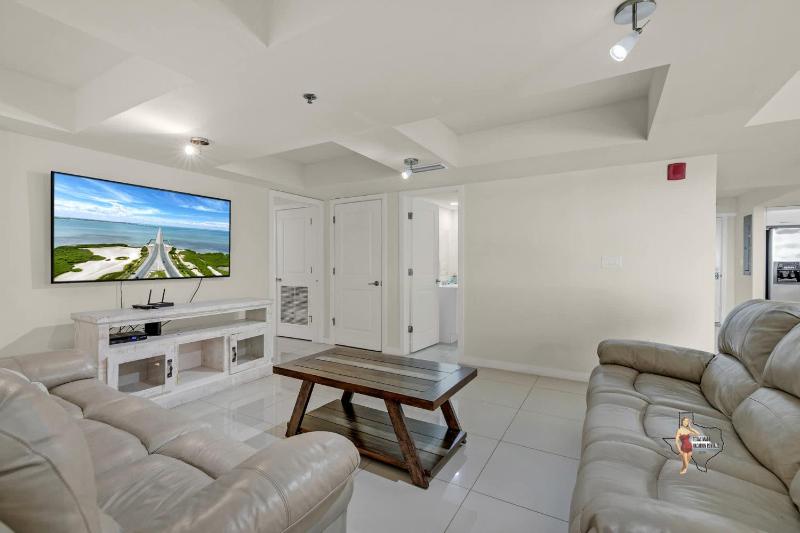 Bahia Mar-Solare Tower Beachfront Resort with Two Pools - image 38