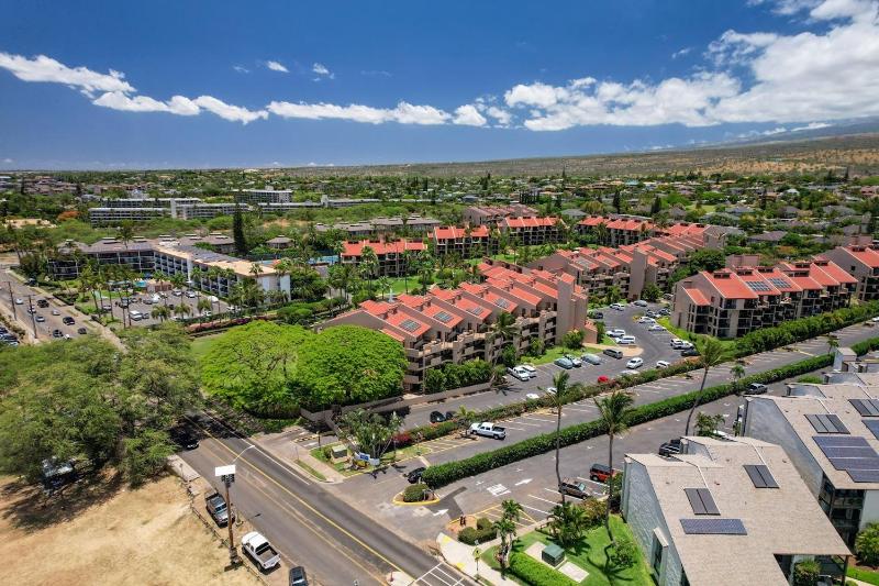 Gorgeous Luxury Ocean View 1 Bedroom Kamaole Sands 10-304 - image 14
