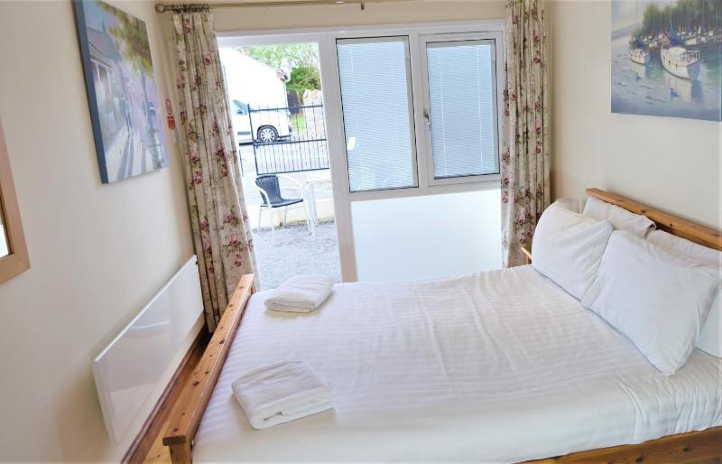 Double Room with Private Bathroom image 3