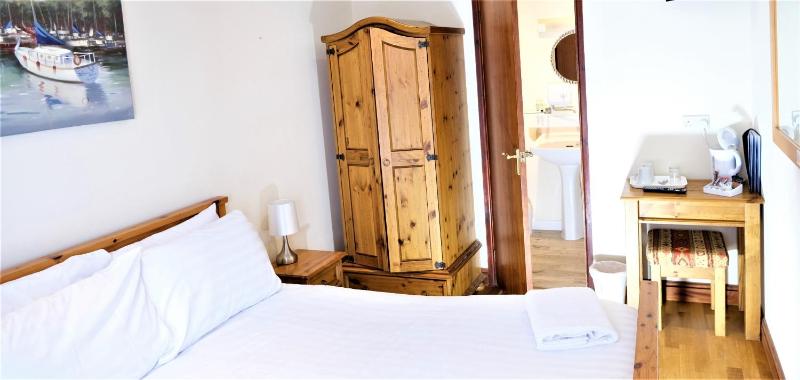 Double Room with Private Bathroom image 4