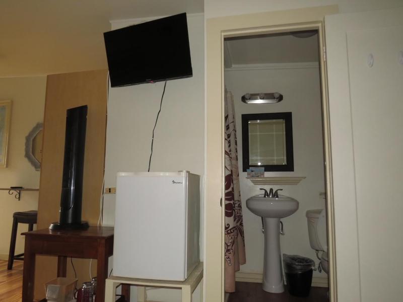 Standard Twin Room with Mountain View image 2