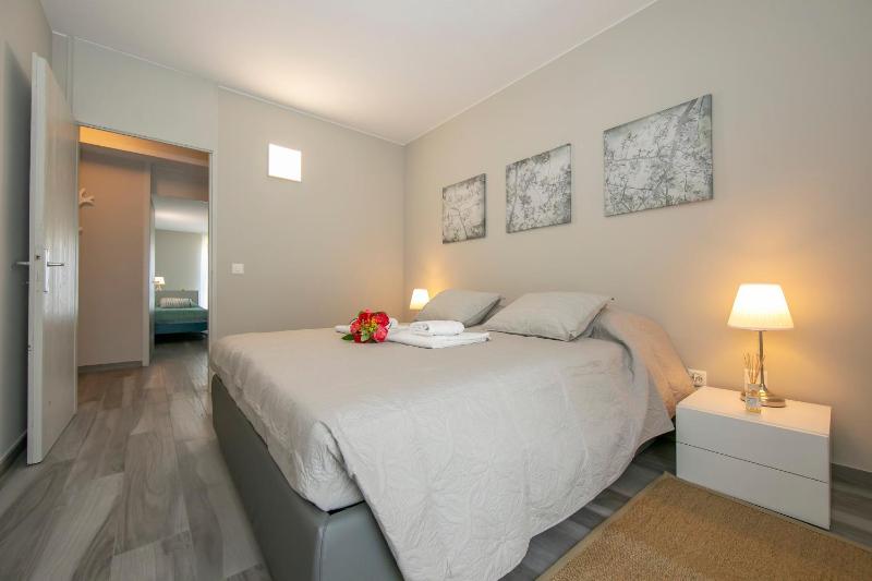 Laguna di Lugano with Balcony - Happy Rentals - image 5