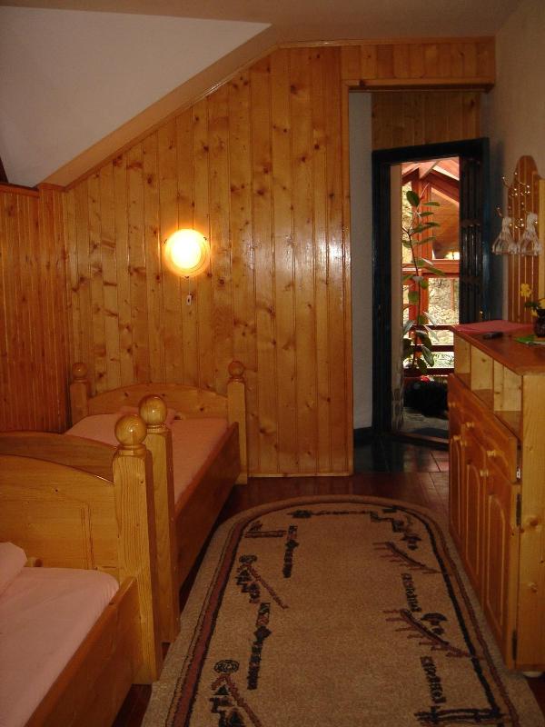 Twin Room with Balcony image 3