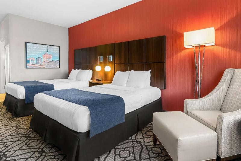 Queen Room with Two Queen Beds - Non-Smoking image 3