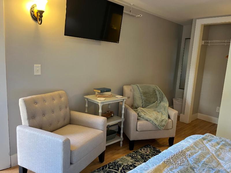 King Room image 2