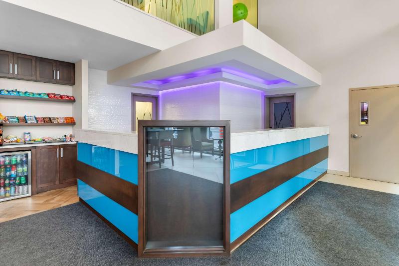 Best Western Plus Hotel Montreal - image 11