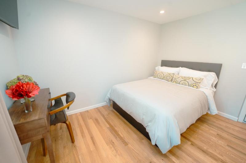 Deluxe Queen Room image 1